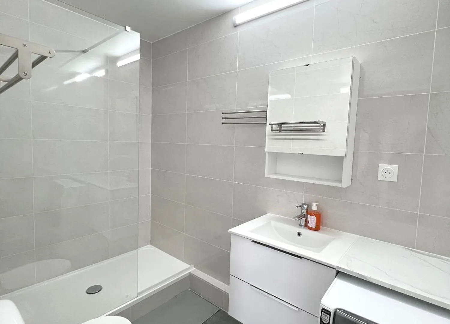 Appartement Recemment Renove A 1Min Du Metro Creteil 0*,  France